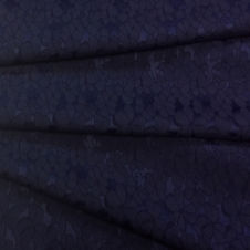 ЖаккардПлательный жаккард с эластаном. жаккард довольно мягкий по фактуре, не костюмный, очень пластичный. лучше всего будет смотреться в изделиях с мягким кроем. цвет темно-синий.
